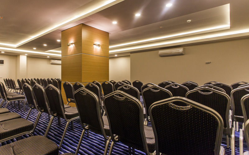 Hotel Avena & 4*